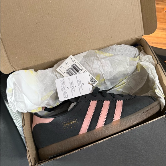 ADIDAS Stadt Sneakers - Carbon, NEW - Picture 8 of 9